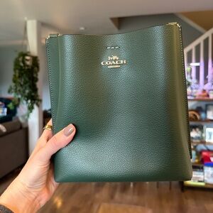 Coach Mollie bucket bag in beautiful green with magenta interior